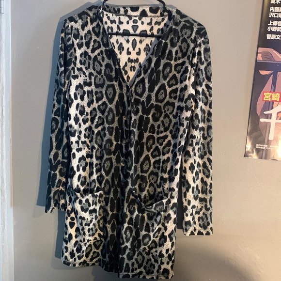 Womens animal print button down blouse - Picture 2 of 2